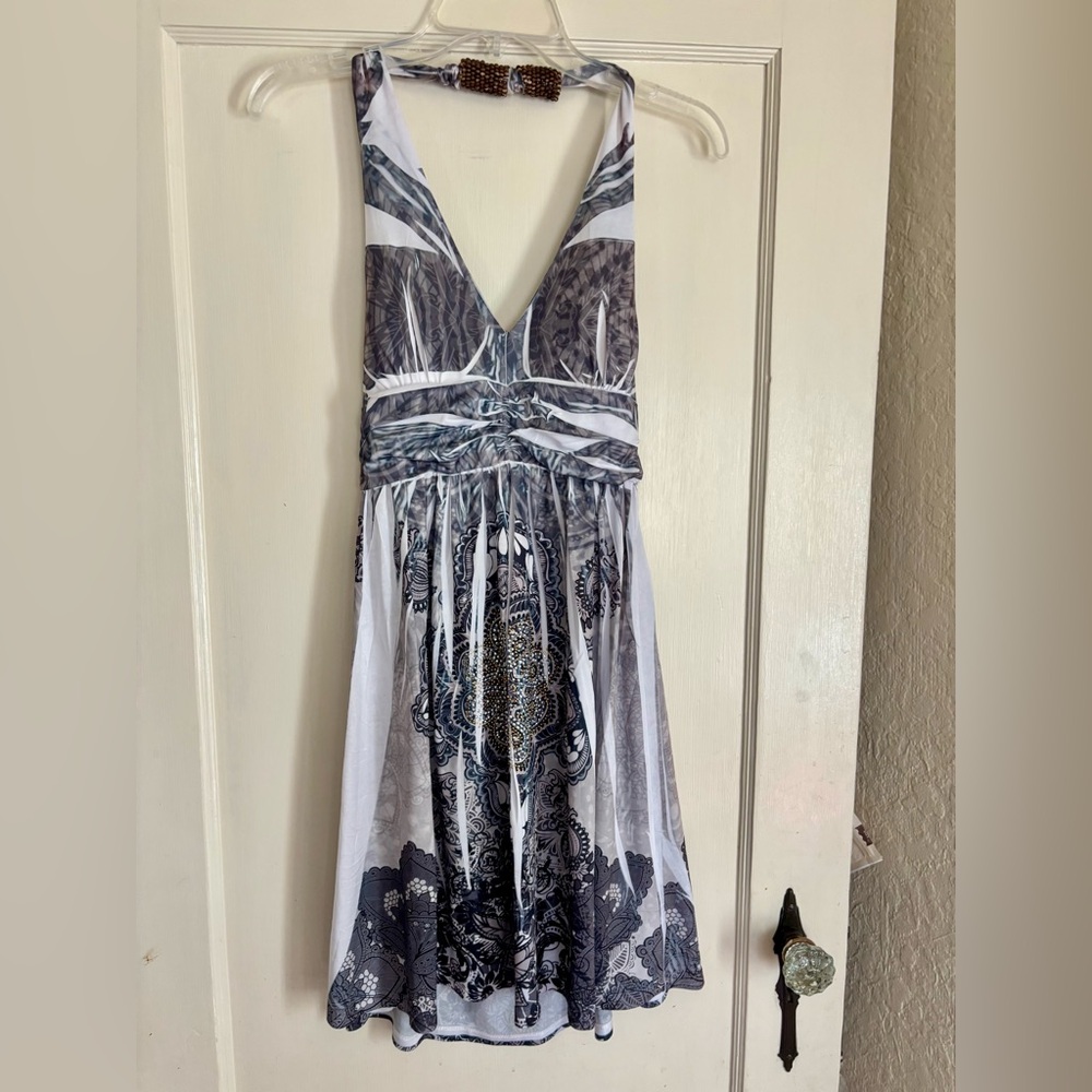 Ingear White and Gray Medallion Print V-Neck Maxi Dress